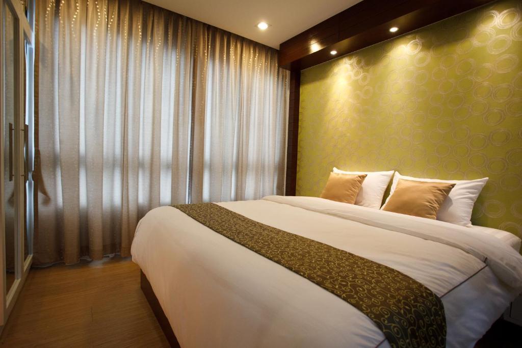 Alisha Court Hotel & Residence Banguecoque Quarto foto
